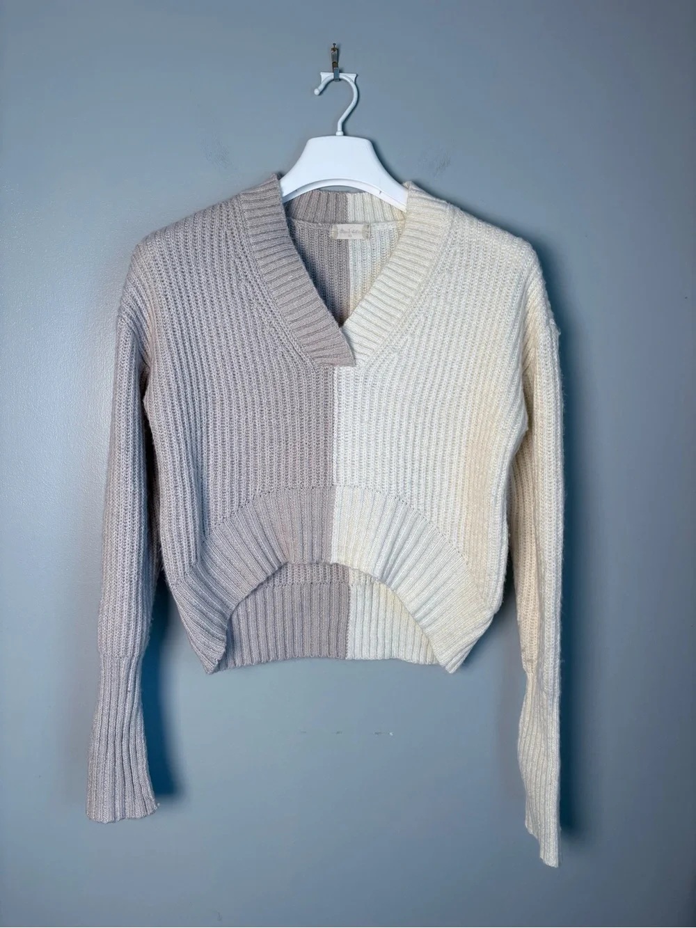 Altar'd State Colorblock Ribbed Knit V-Neck Sweater XS Taupe Cream Cropped